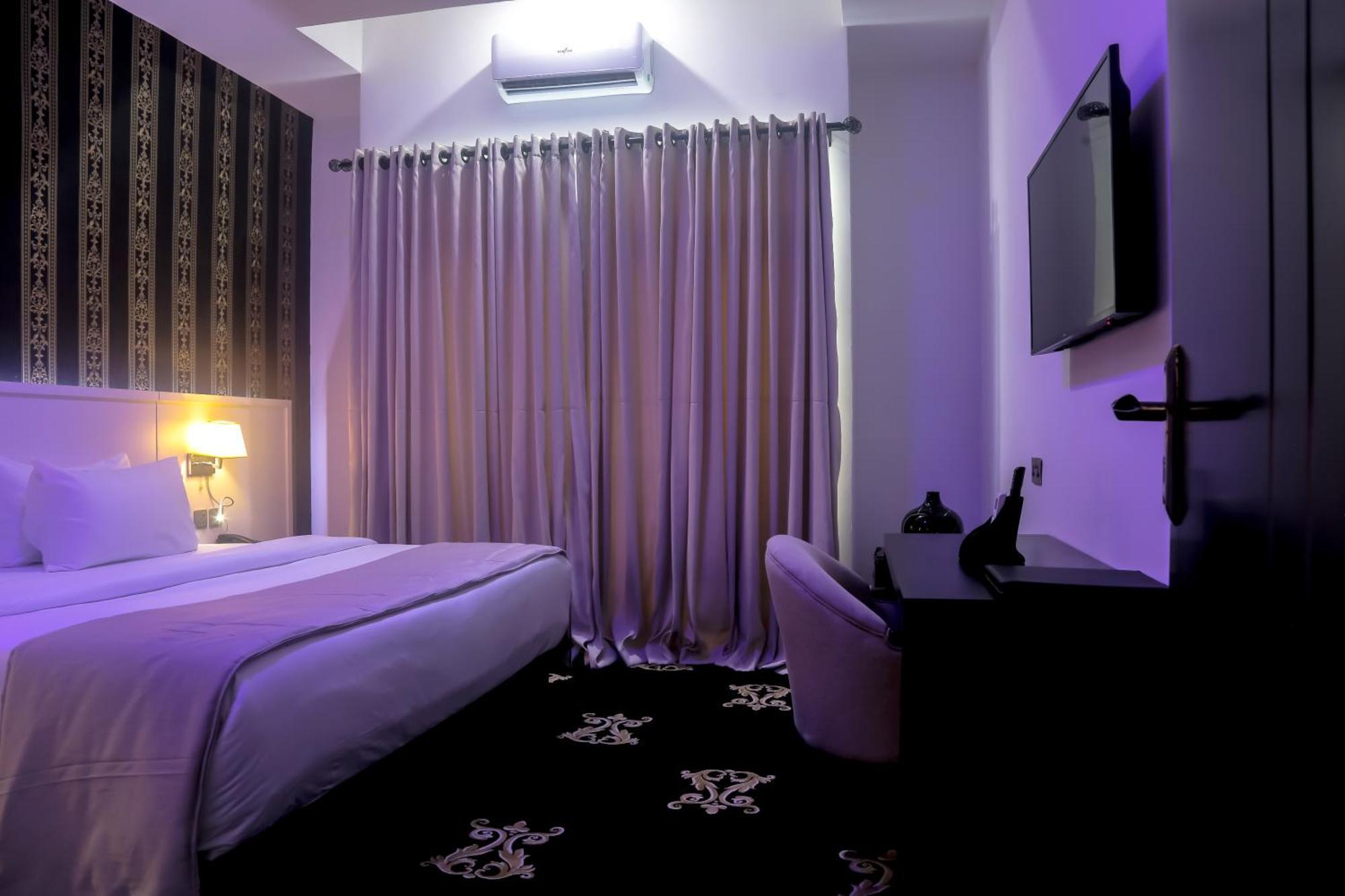 BON Hotel Ikeja Residence Bagian luar foto
