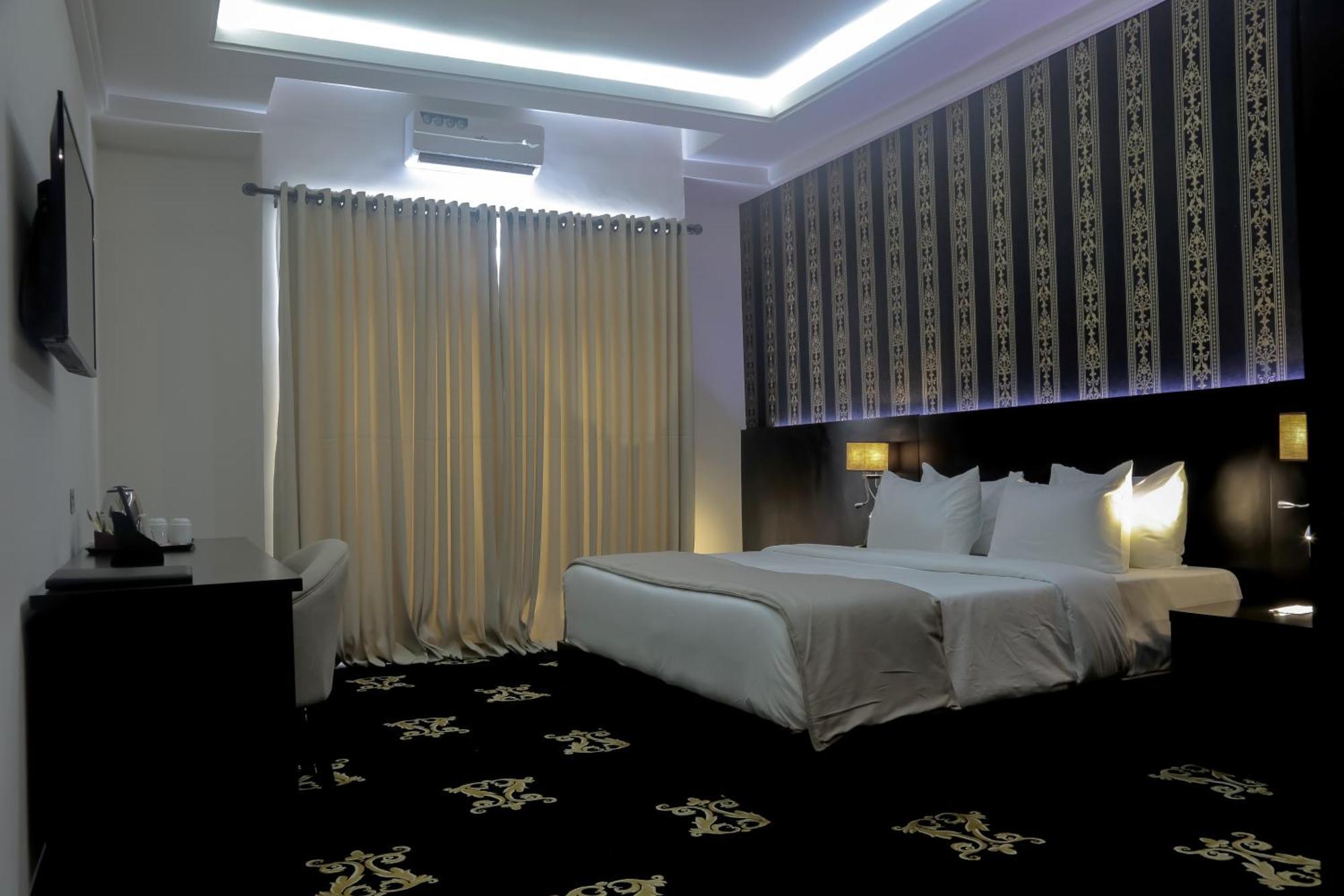 BON Hotel Ikeja Residence Bagian luar foto